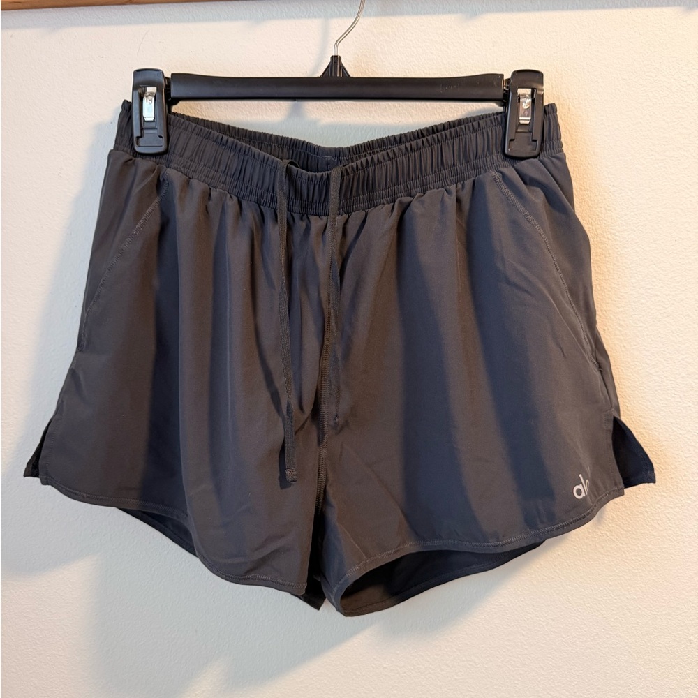 Alo Yoga Dark Gray Women's Stride Shorts Size Small